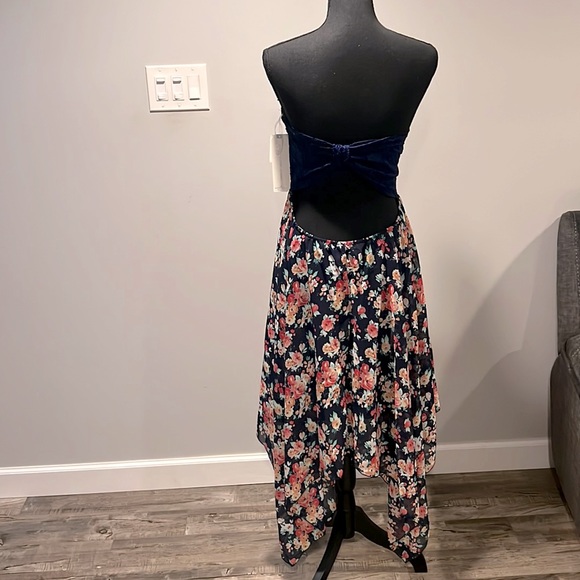 Strapless Navy and Flowery Dress with open back plus size XXL NWT - Picture 5 of 9